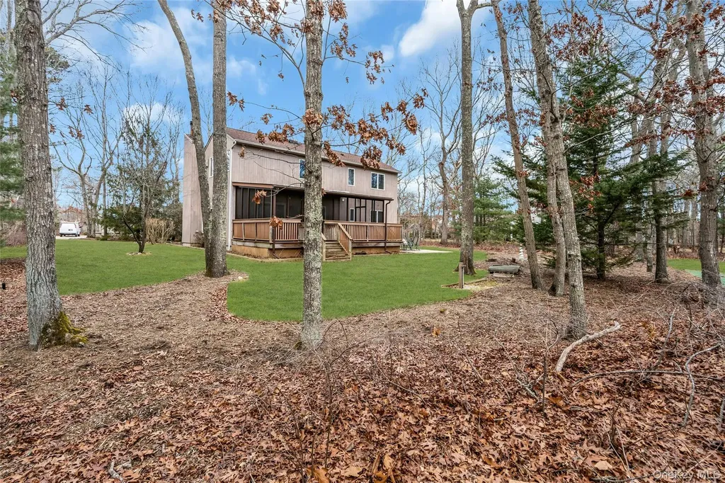 23 Bellows Terrace Hampton Bays NY 11946