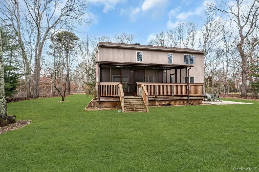 23 Bellows Terrace Hampton Bays NY 11946