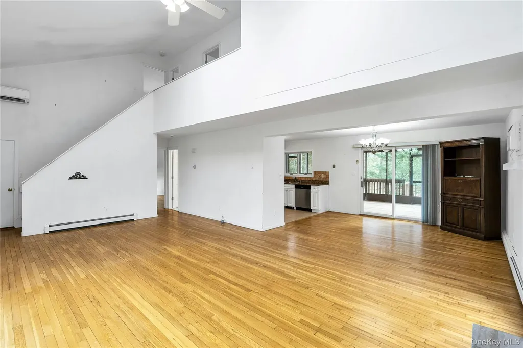23 Bellows Terrace Hampton Bays NY 11946