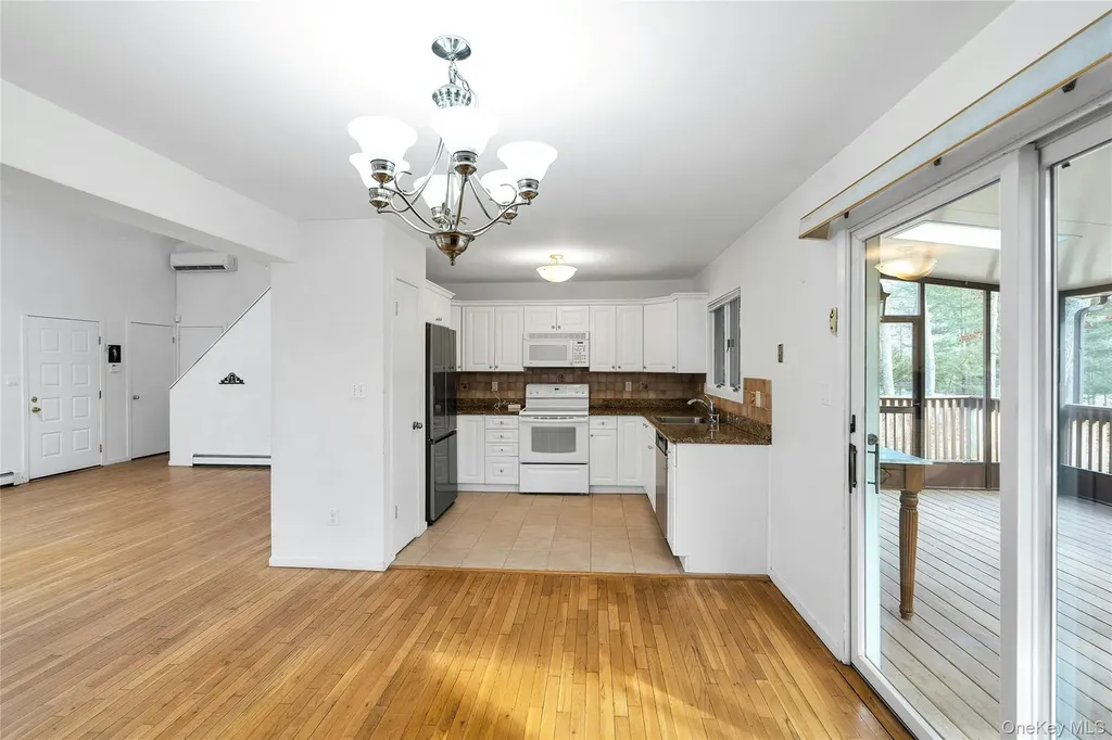 23 Bellows Terrace Hampton Bays NY 11946