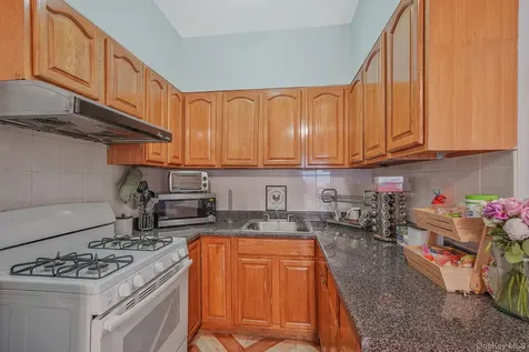 39 Debevoise Street Brooklyn NY 11206