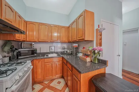 39 Debevoise Street Brooklyn NY 11206