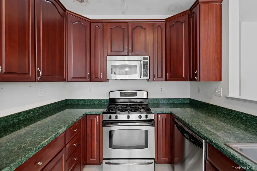 947 Huntington Drive Fishkill NY 12524
