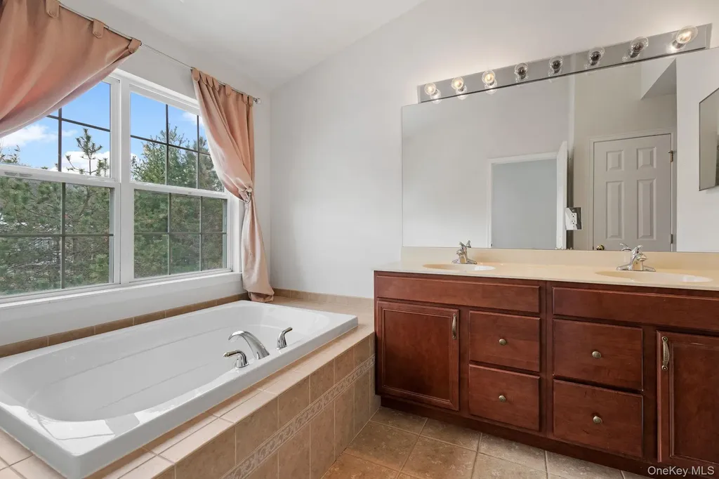 947 Huntington Drive Fishkill NY 12524