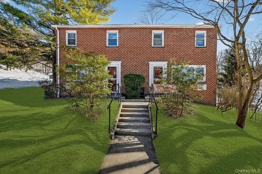42 Charter Circle Ossining NY 10562