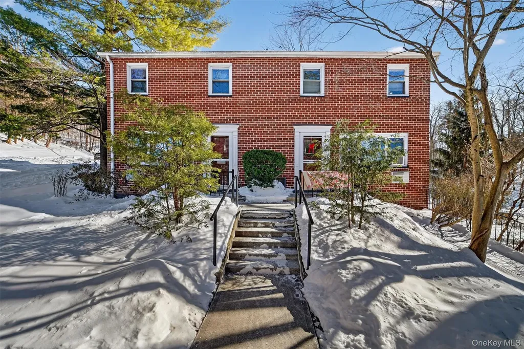 42 Charter Circle Ossining NY 10562
