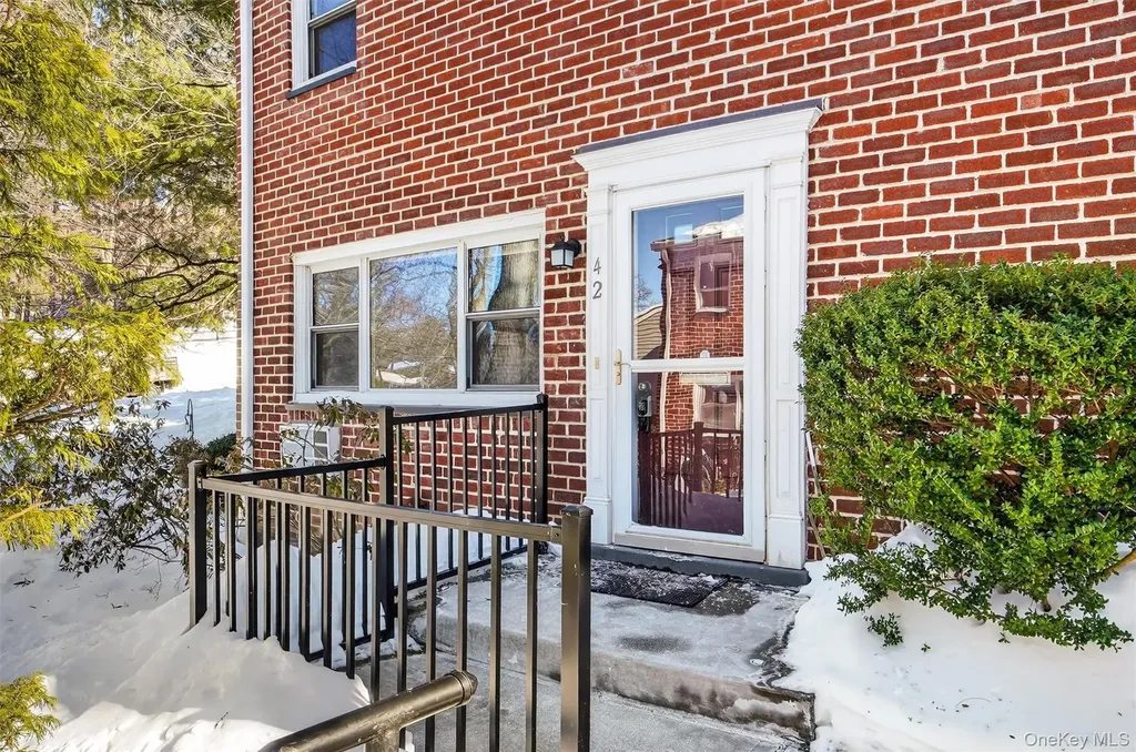 42 Charter Circle Ossining NY 10562