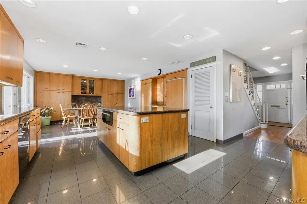 1495 Bay Boulevard Atlantic Beach NY 11509