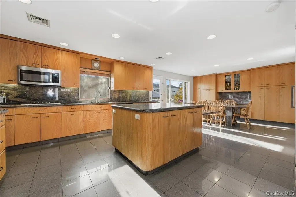 1495 Bay Boulevard Atlantic Beach NY 11509
