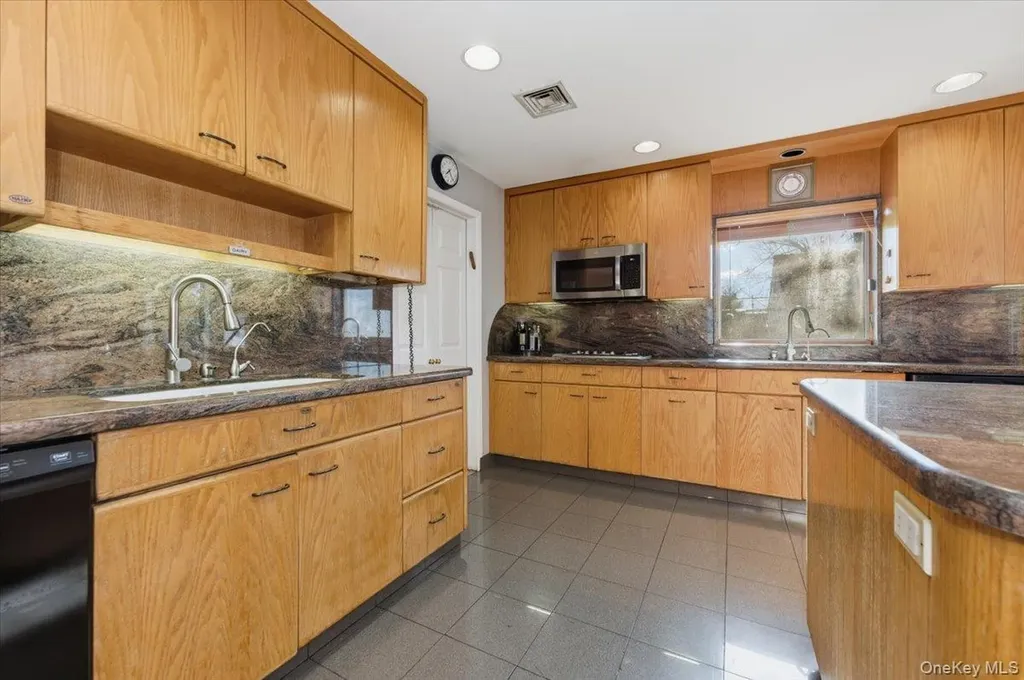 1495 Bay Boulevard Atlantic Beach NY 11509