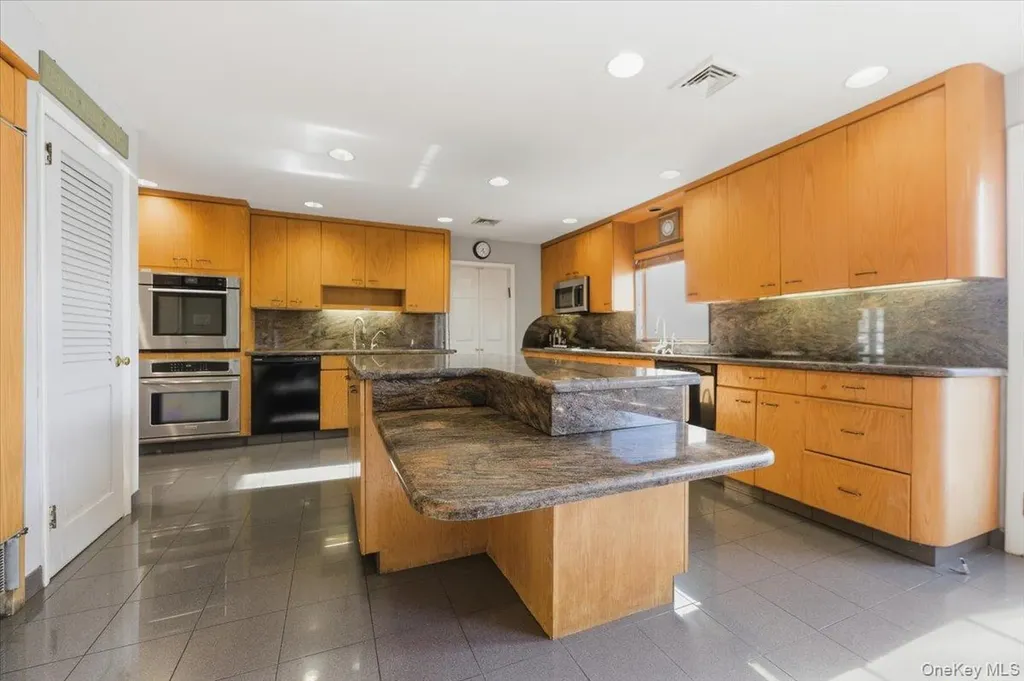 1495 Bay Boulevard Atlantic Beach NY 11509