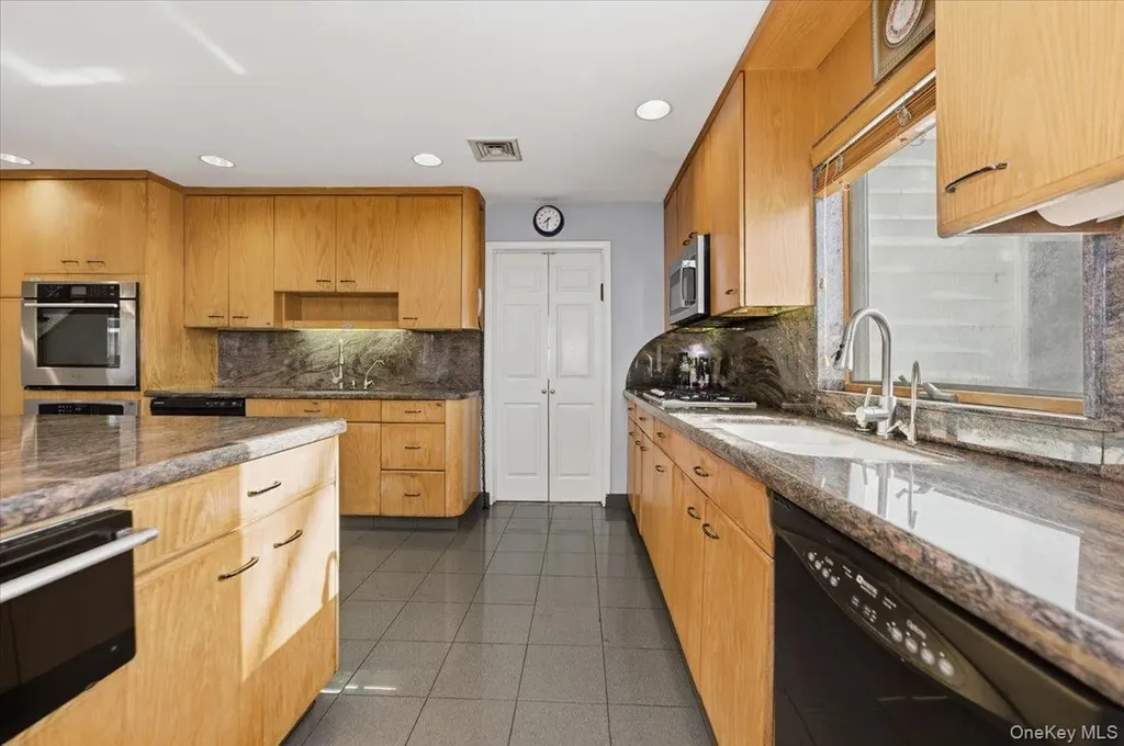 1495 Bay Boulevard Atlantic Beach NY 11509