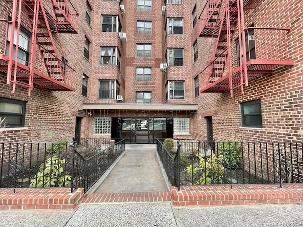 88-11 Northern Boulevard Jackson Heights NY 11372