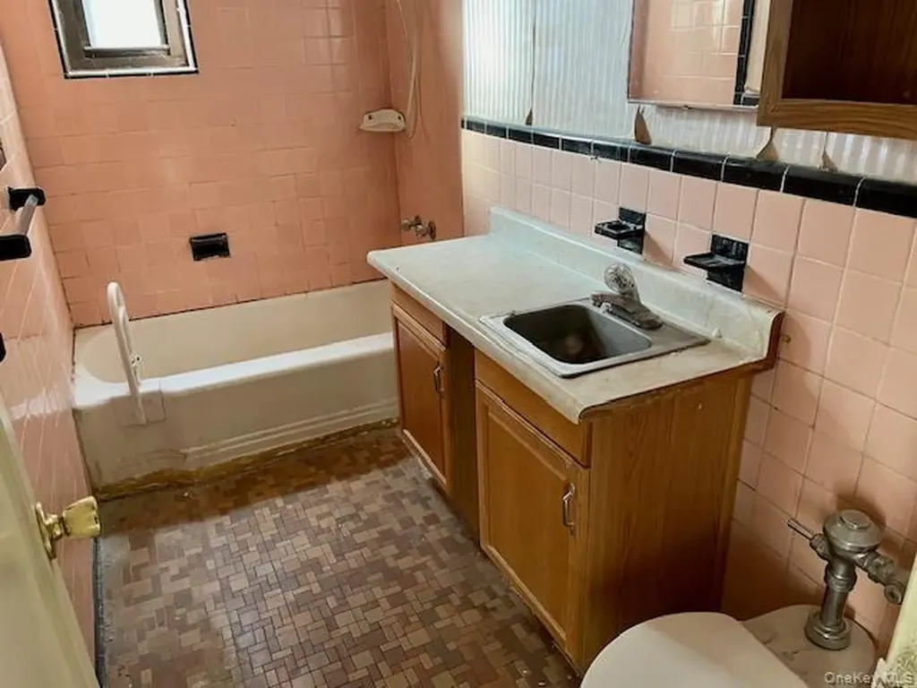 88-11 Northern Boulevard Jackson Heights NY 11372