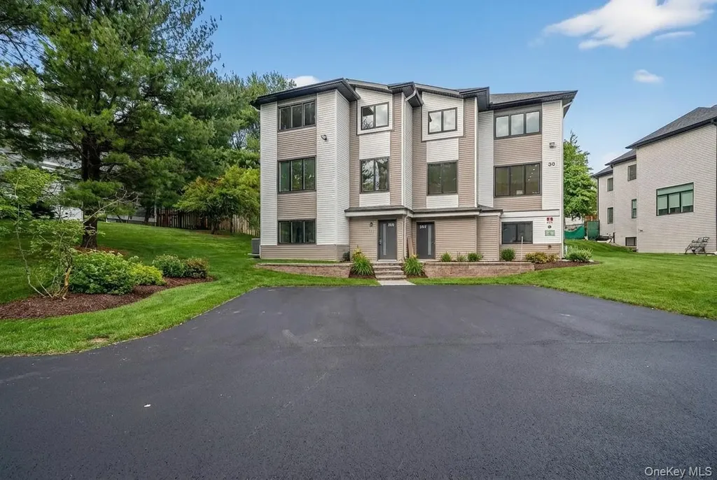 35 S Cole Avenue Spring Valley NY 10977