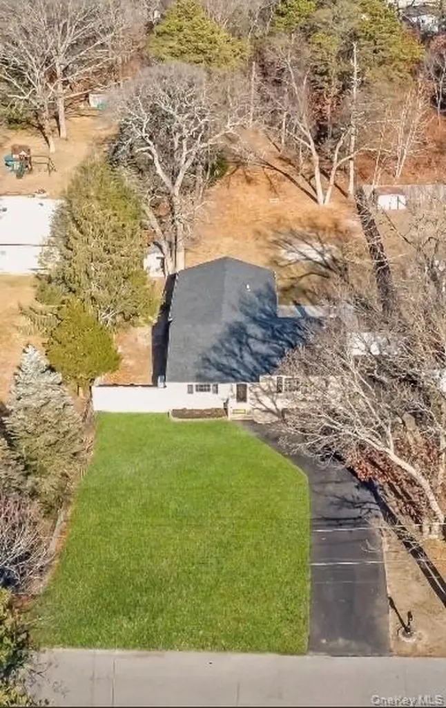 59 Nelson Road Selden NY 11784