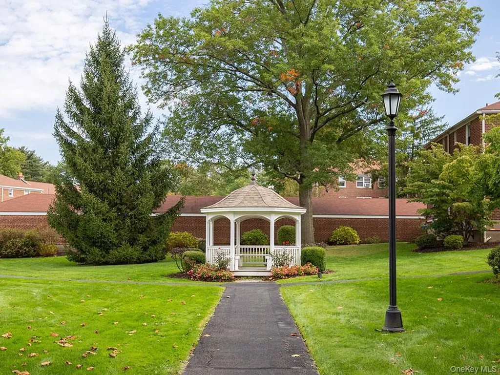 15 Bryant Crescent White Plains NY 10605