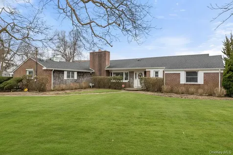 66 Davison Lane E West Islip NY 11795