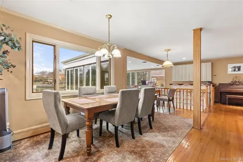 66 Davison Lane E West Islip NY 11795