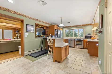 66 Davison Lane E West Islip NY 11795