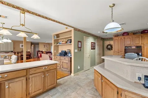 66 Davison Lane E West Islip NY 11795