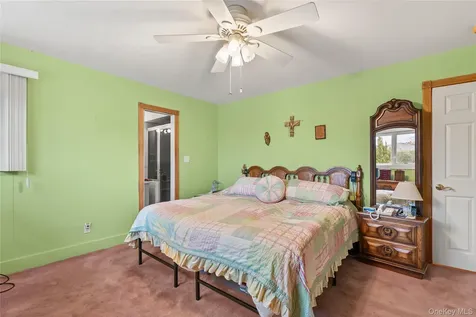 66 Davison Lane E West Islip NY 11795