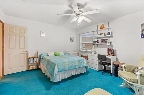 66 Davison Lane E West Islip NY 11795