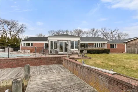 66 Davison Lane E West Islip NY 11795