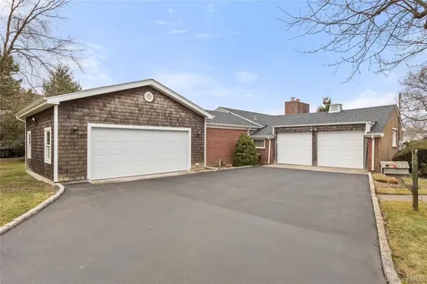 66 Davison Lane E West Islip NY 11795