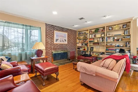 66 Davison Lane E West Islip NY 11795