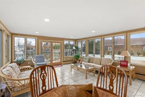 66 Davison Lane E West Islip NY 11795