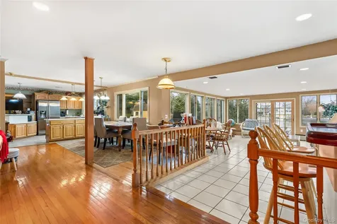 66 Davison Lane E West Islip NY 11795