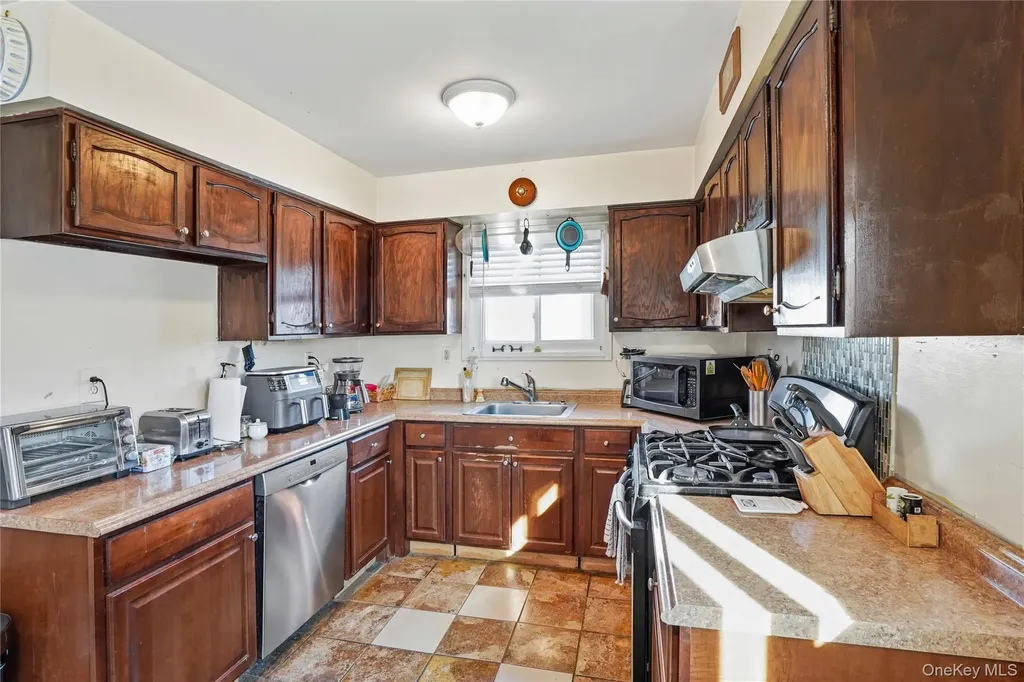82 Division Avenue Spring Valley NY 10977