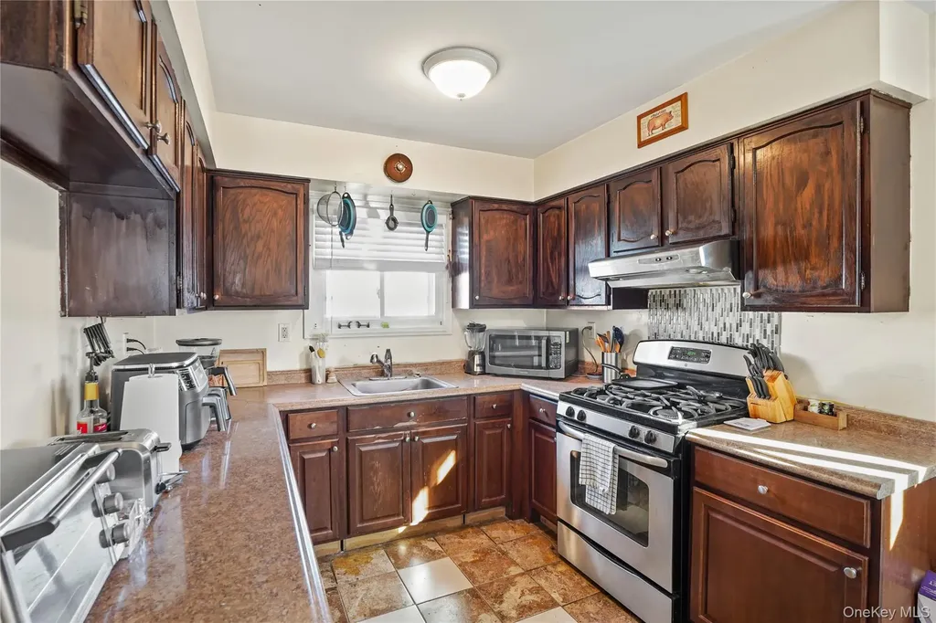 82 Division Avenue Spring Valley NY 10977