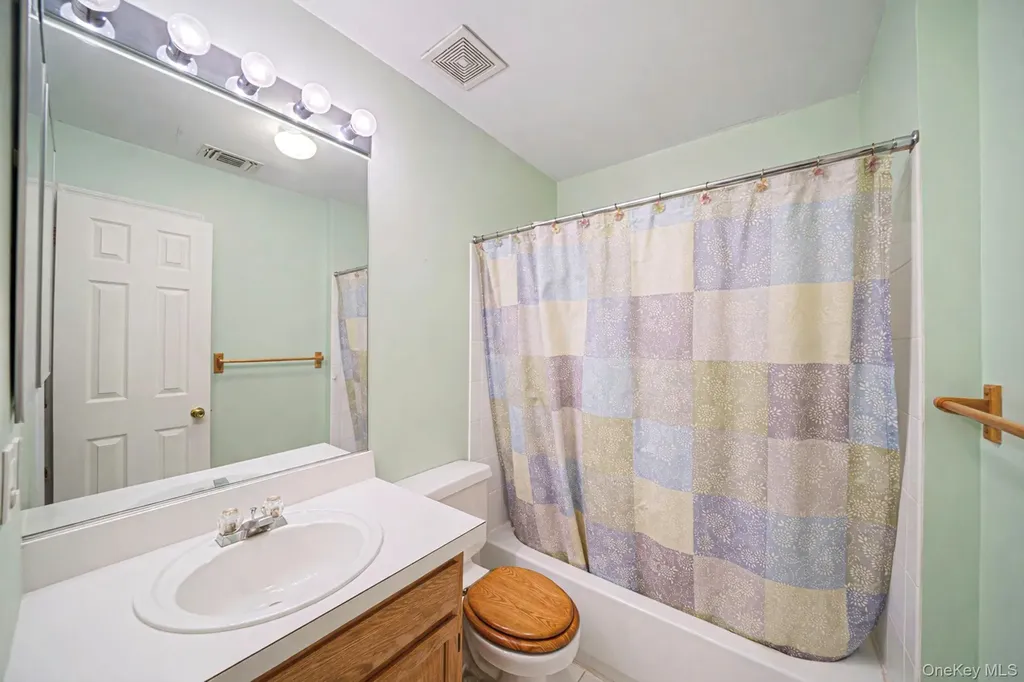 22 Fairlawn Drive Central Islip NY 11722