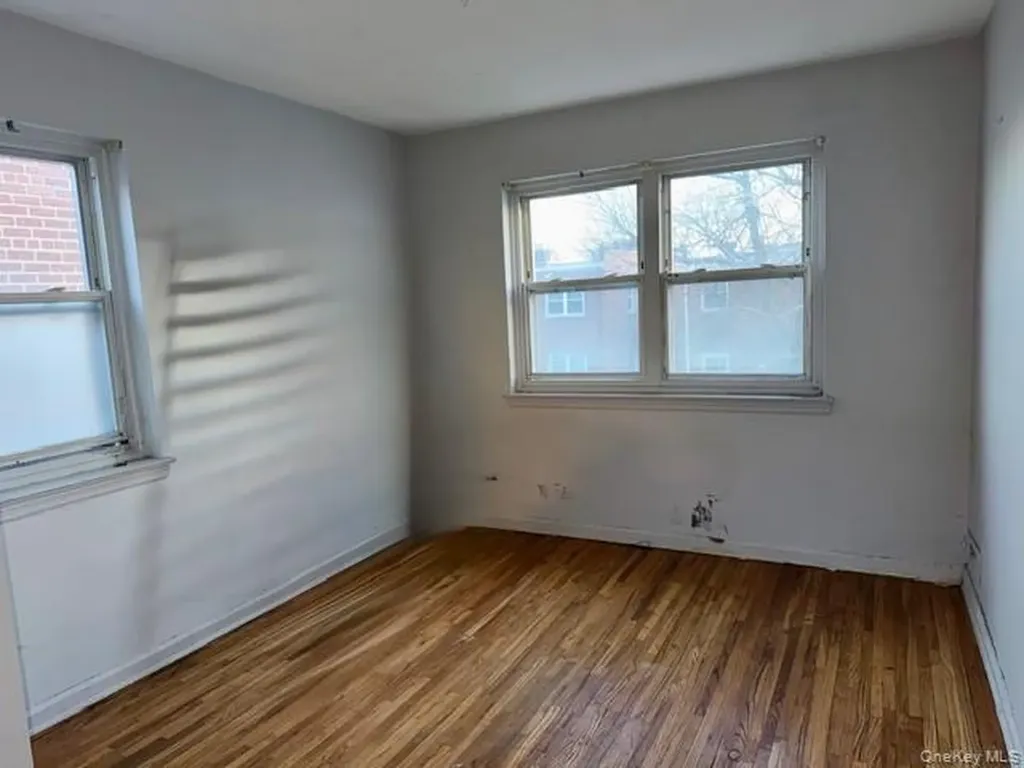 2832 Harding Avenue Bronx NY 10465