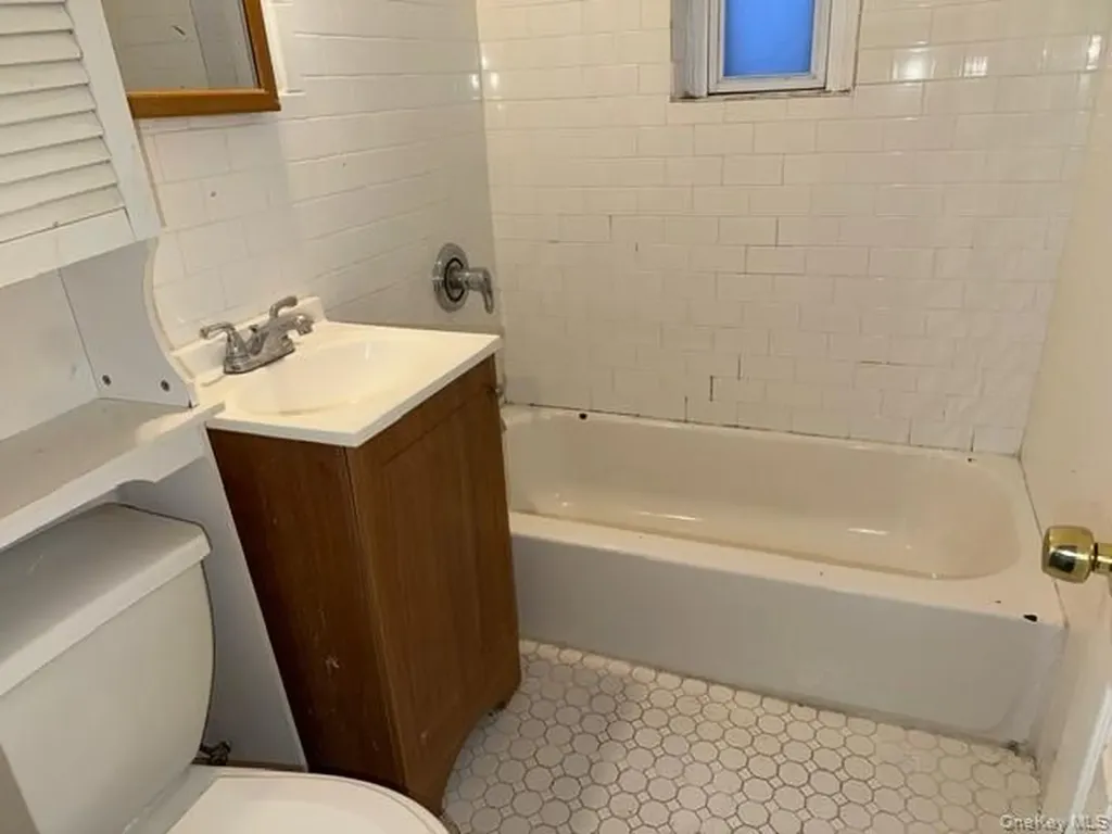 2832 Harding Avenue Bronx NY 10465