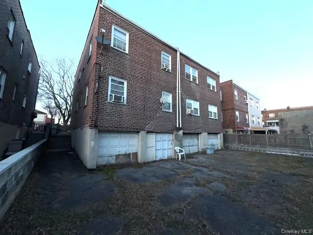 2832 Harding Avenue Bronx NY 10465