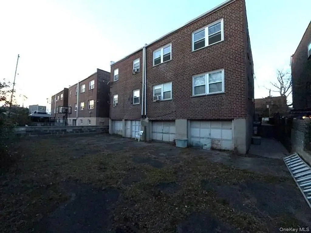 2832 Harding Avenue Bronx NY 10465