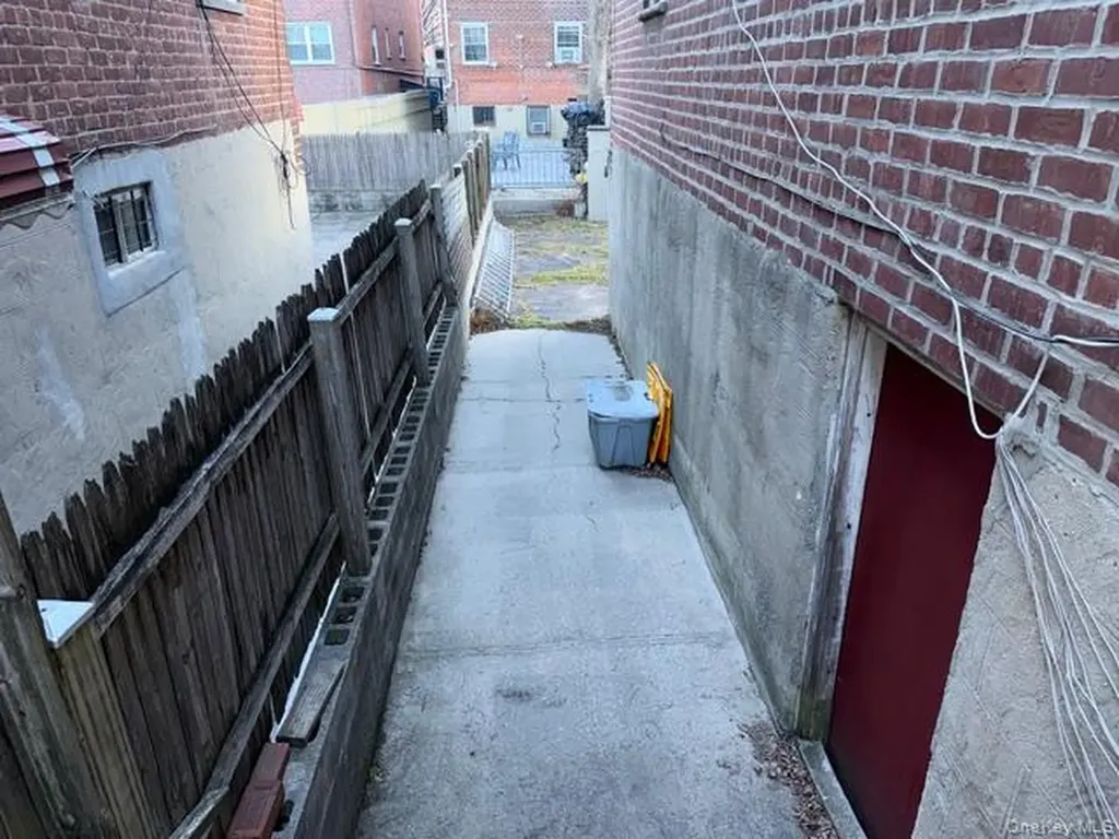 2832 Harding Avenue Bronx NY 10465