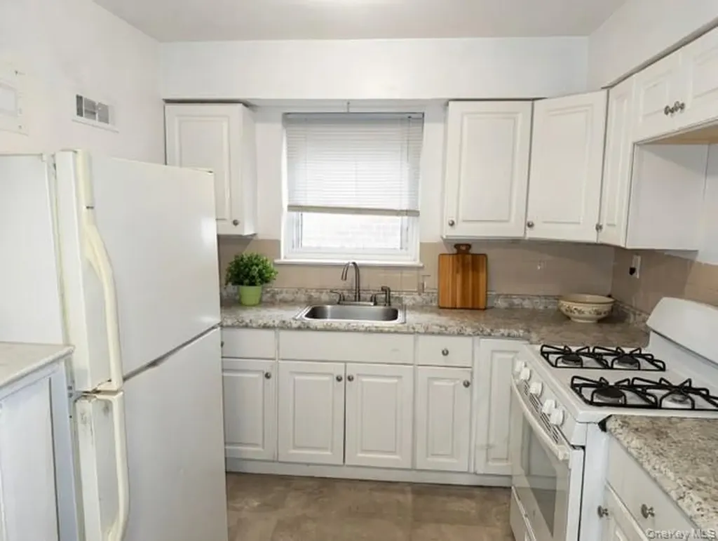 2832 Harding Avenue Bronx NY 10465