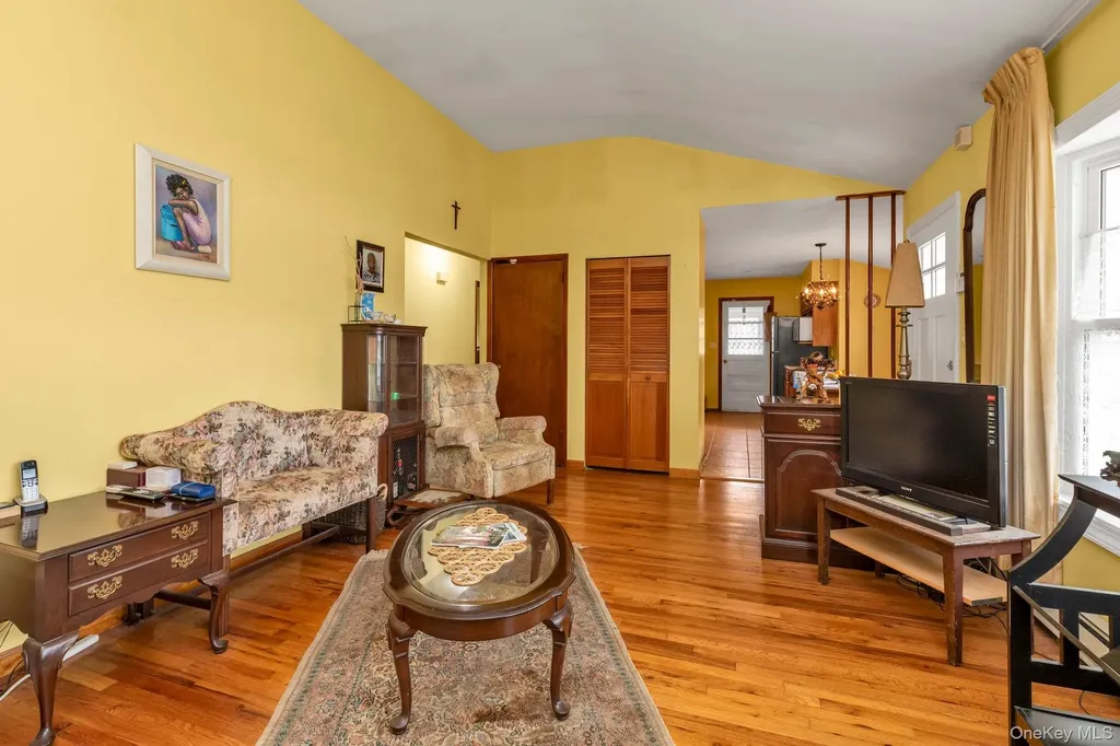 1521 Pine Acres Boulevard Bay Shore NY 11706