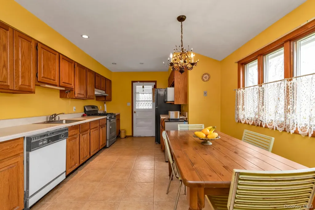 1521 Pine Acres Boulevard Bay Shore NY 11706