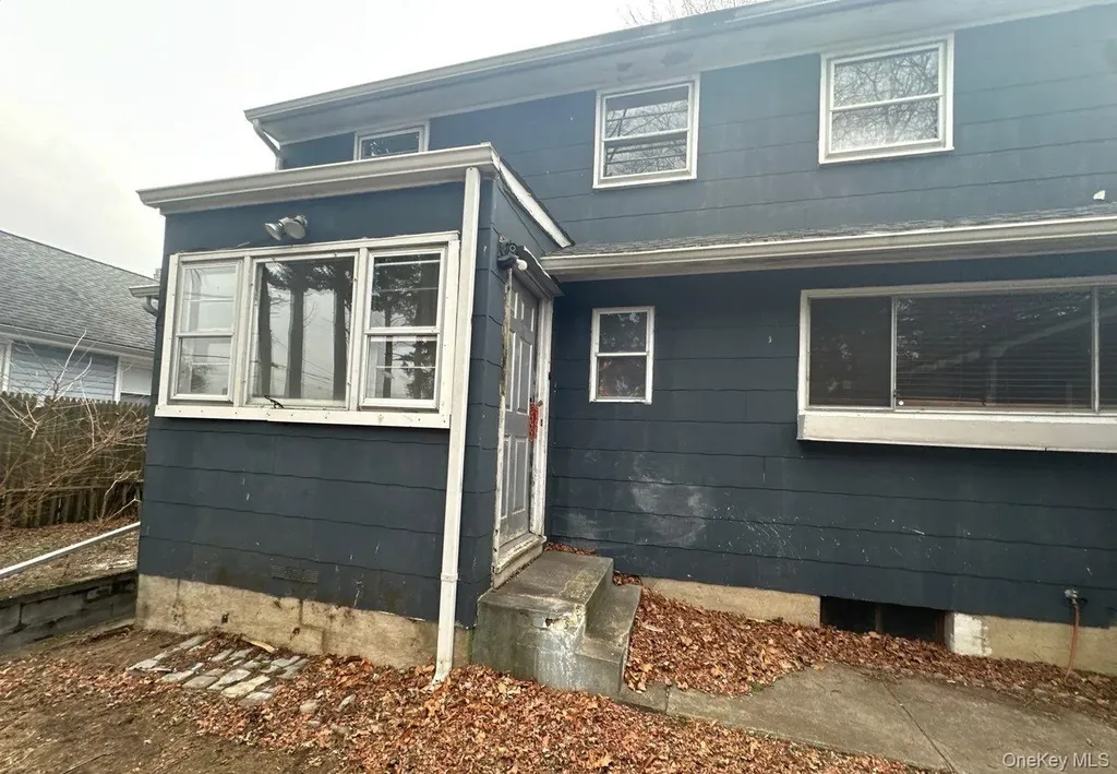 104 Weeks Road North Babylon NY 11703