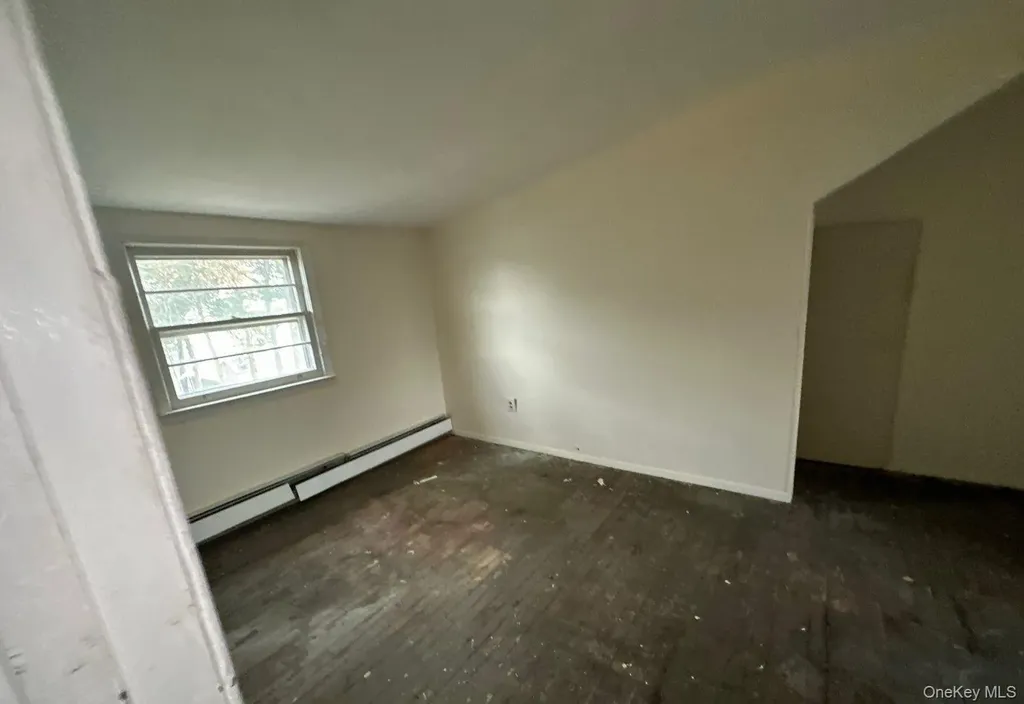104 Weeks Road North Babylon NY 11703