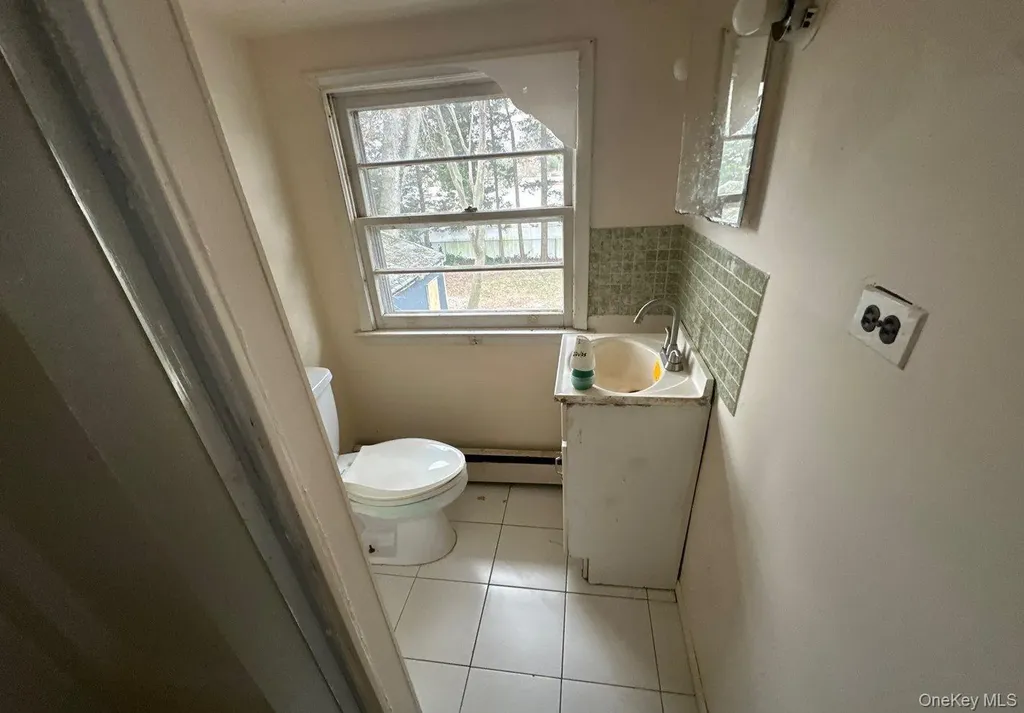 104 Weeks Road North Babylon NY 11703