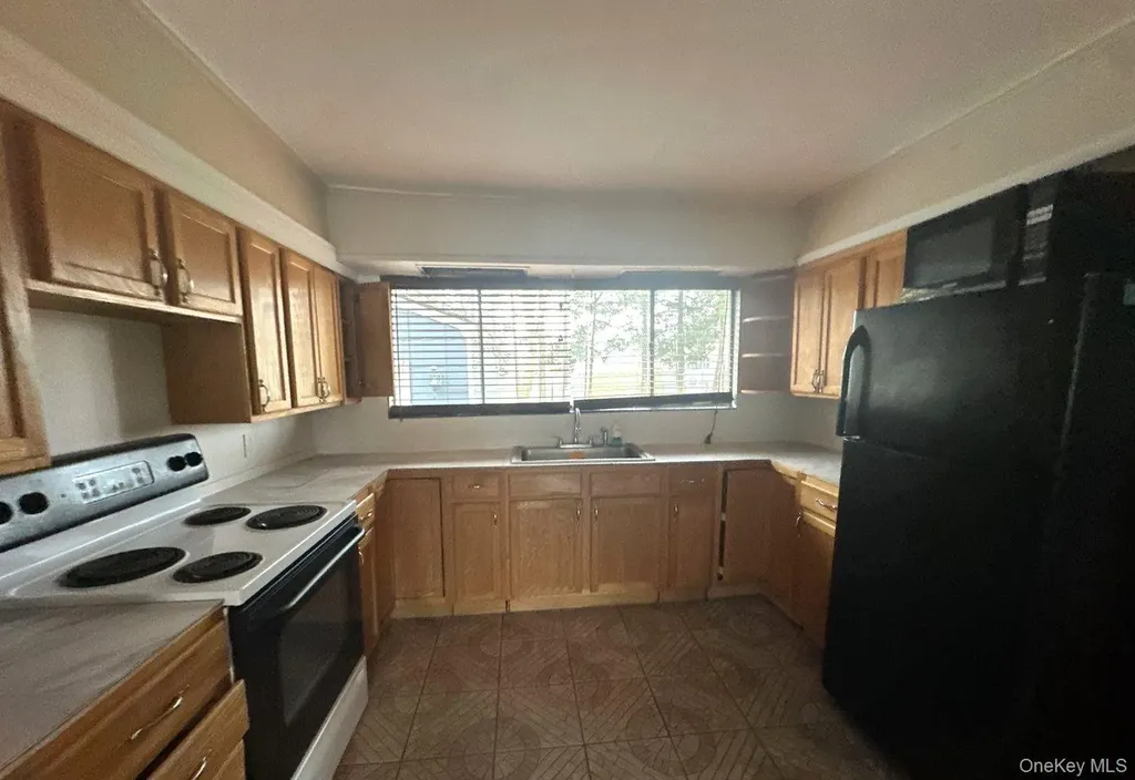 104 Weeks Road North Babylon NY 11703