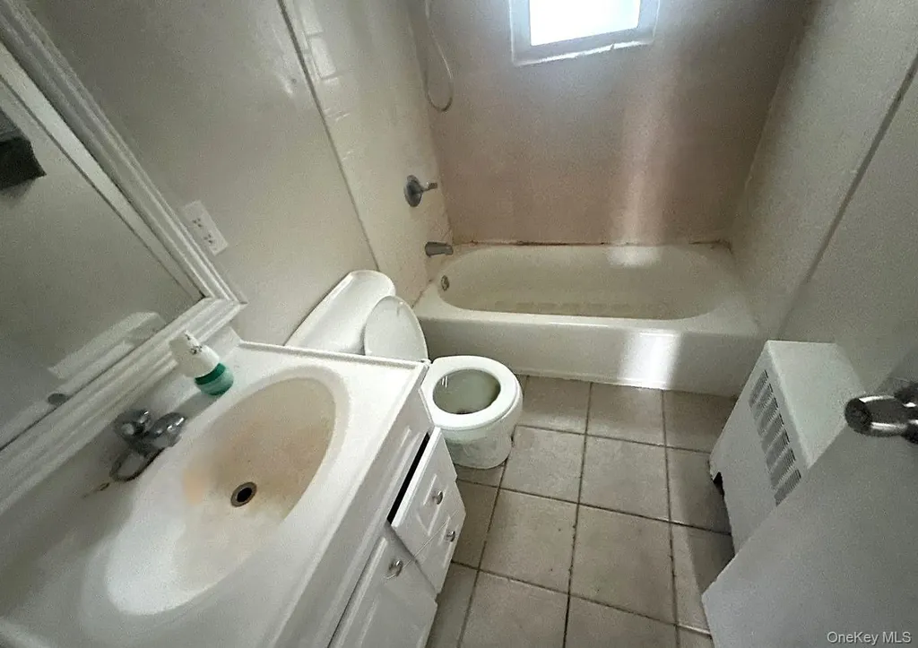 104 Weeks Road North Babylon NY 11703