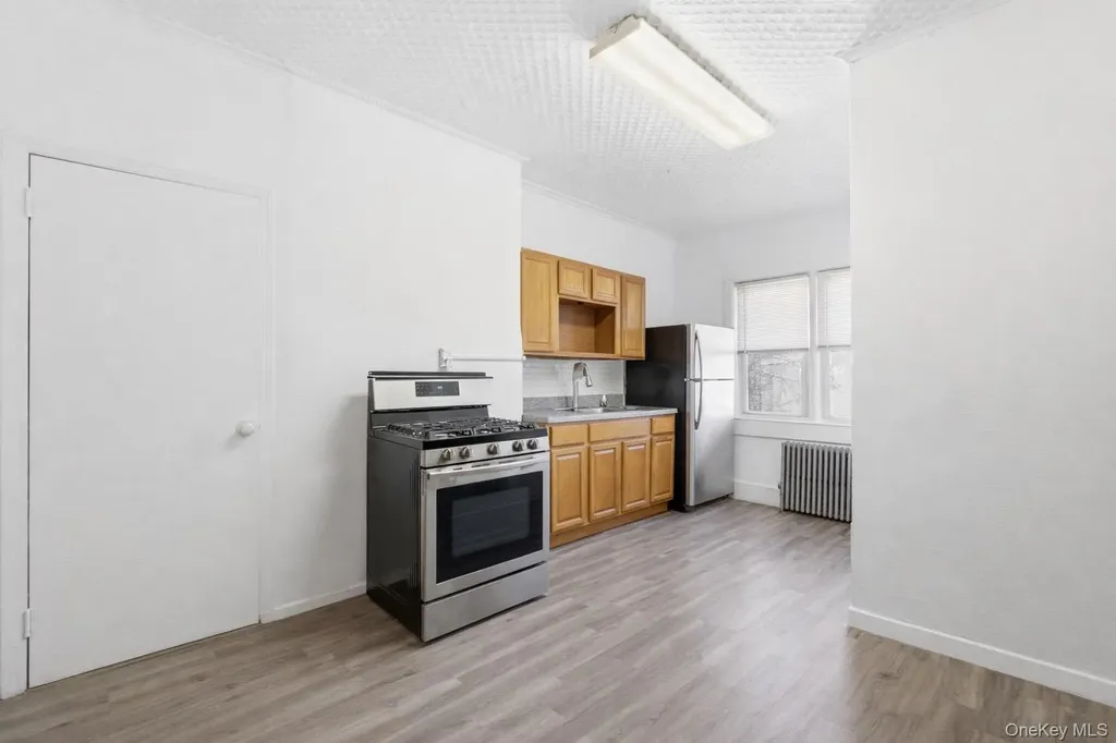 6089 54th Street Maspeth NY 11378