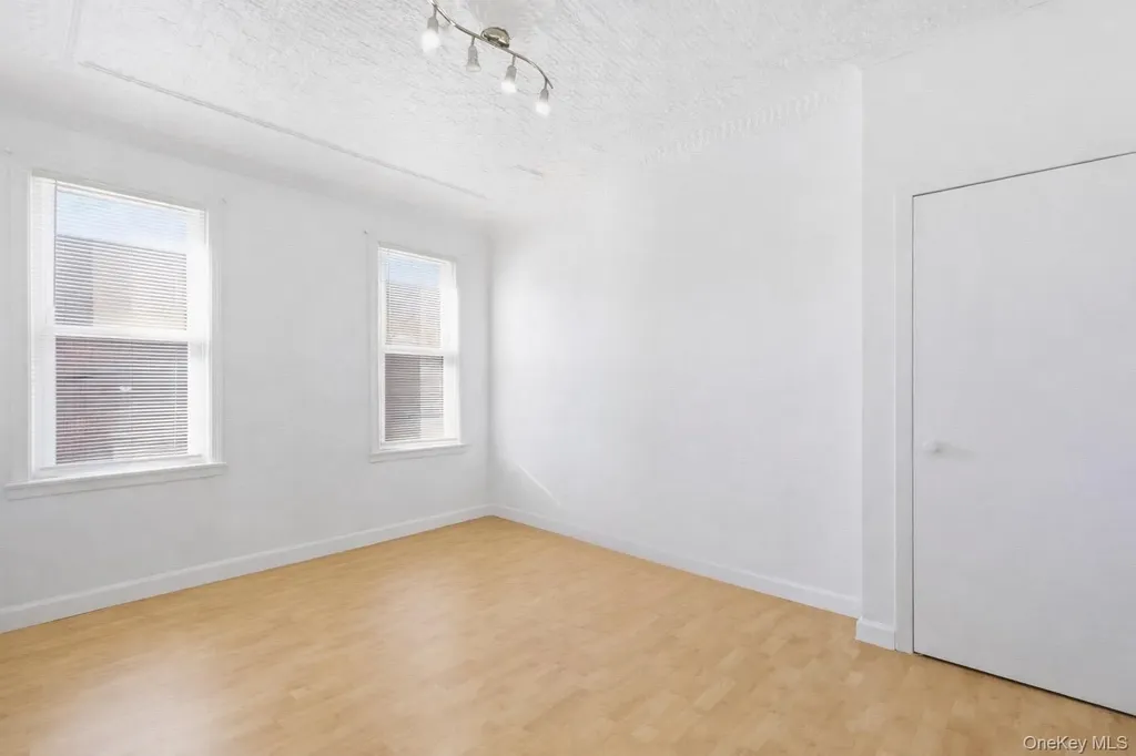 6089 54th Street Maspeth NY 11378